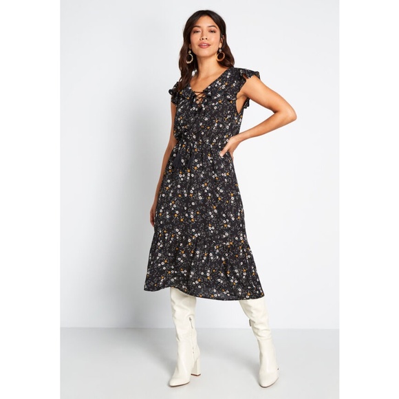 BB Dakota Dresses & Skirts - JACK by BB Dakota On the Horizon Floral Midi Dress Black Ruffle Keyhole
